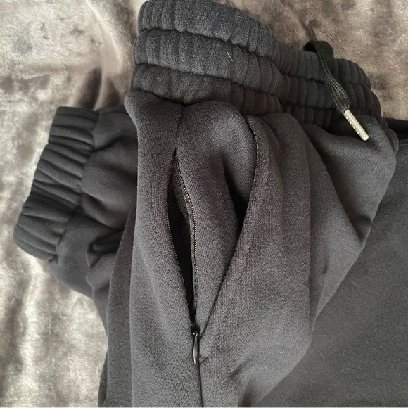 Halara Black Jogger Pants - Picture 3 of 3